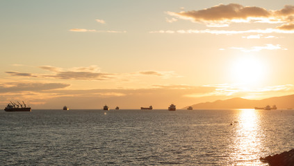 Obraz premium Photo of boats on sunset at English Bay, Vancouver, BC