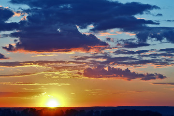 Fototapeta na wymiar evening sunset with vivid clouds.