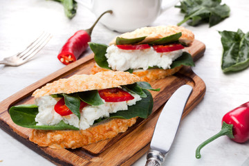 sandwich with cottage cheese, spinach and chili