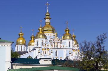 Fototapeta na wymiar Beautiful church in Kiev