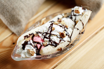 banana split on wooden backgroung