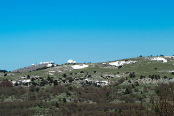 Fototapeta na wymiar Russian military bases on the top of the Ai-Petri mountain in the Crimea