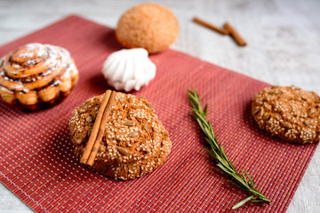Obraz na płótnie Canvas Warm Homemade ginger biscuit cookie topped with sugar and sesame seeds