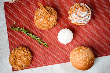 Obraz na płótnie Canvas bun with sesame seeds on wooden table