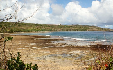 Obraz premium Laulau Bay on a low tide, Saipan Even at low tide, the Laulau Bay in San Vicente, Saipan is a sight to behold