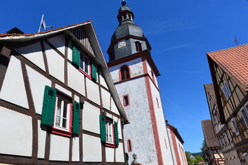 Fototapeta na wymiar Evangelische Kirche Breuberg im Odenwaldkreis