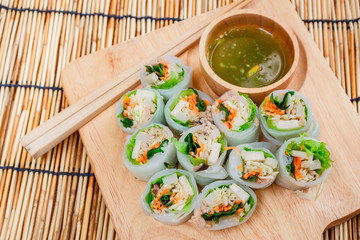 Fresh vegetable noodle spring roll with spicy sauce.