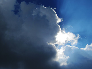 Fototapeta na wymiar sun emerges from cloud