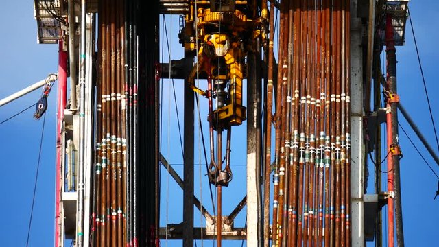 Top Drive System (TDS) Spinning for Oil Drilling Rig - Oilfield Industry

