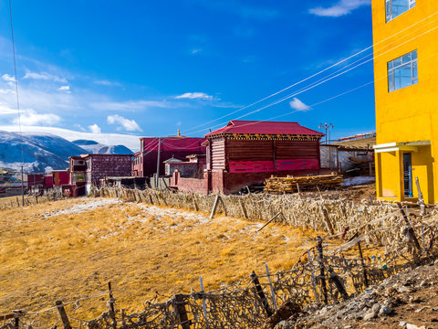 Buddhist monks building in Yarchen Gar Monastery