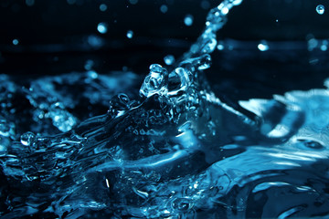 Fototapeta na wymiar Splash of mineral water