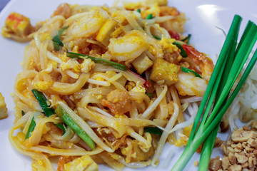 Shrimps Pad Thai noodle. (Thailand's national dishes)