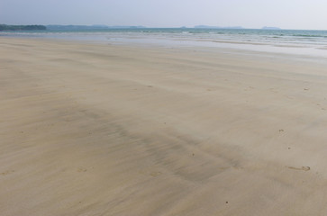 Fototapeta na wymiar 砂浜と海と空