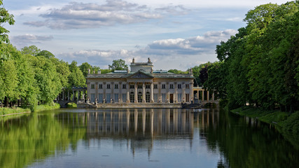 Fototapeta na wymiar Classic beauty - royal palace in Warsaw