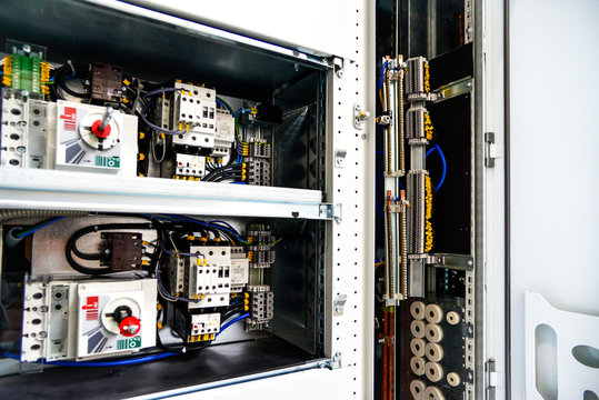 Low-voltage cabinet for power and distribution electricity