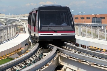 People Mover iauf der Fahrt in den Kreuzfahrthafen in Venedig