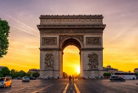 Fototapeta Paris Arc de Triomphe (Triumphal Arch) in Chaps Elysees at sunset, Paris, France.