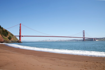 Golden Gate Bridge mit Strand und San Francisco