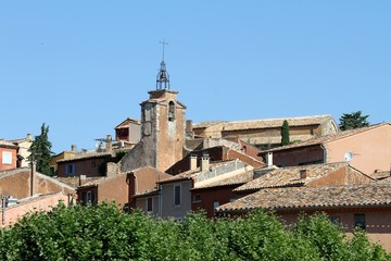 Fototapeta na wymiar Le village de Roussillon en Provence dans le Vaucluse
