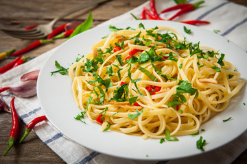 Spicy stir fry noodles