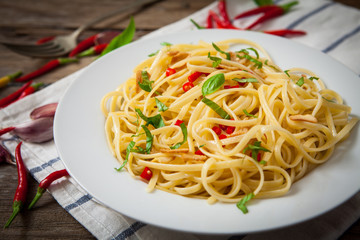 Spicy stir fry noodles