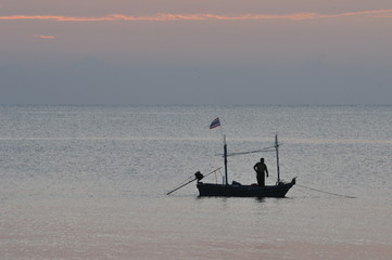 Naklejka premium beautiful blue sky with clouds background.Sky clouds and sea, Sky with clouds weather nature cloud blue, Sky background on sunset, sunset at sea. variety of colors and hues of the rising sun