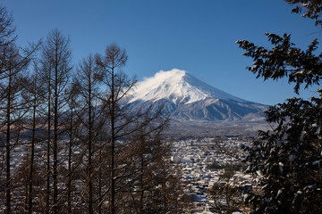 雪の忍野八海