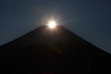 朝霧高原から望むダイヤモンド富士