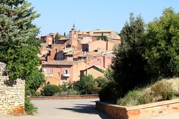 Fototapeta na wymiar Le village de Roussillon en Provence dans le Vaucluse