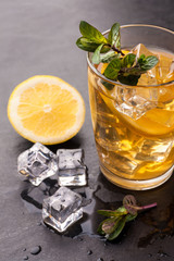 iced tea with lemon