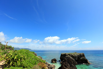 沖縄の美しい海とさわやかな空