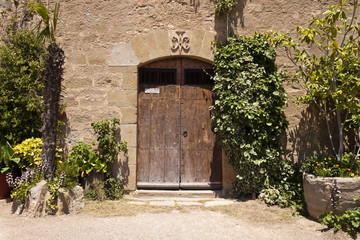 Fototapeta na wymiar Door of the Castellvell church in Solsona, LLeida, Spain