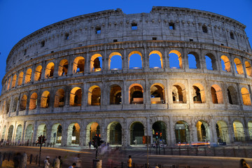 Fototapeta premium Koloseum nocą