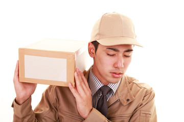 疲れた表情の男性