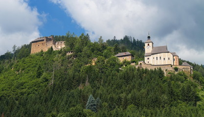Fototapeta na wymiar Die Frauenburg bei Unzmarkt, die Lieblingsburg des Ulrich von Liechtenstein / Steiermark / Österreich