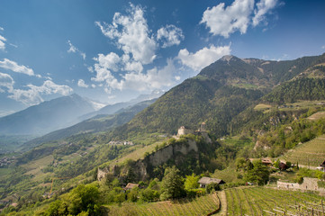 Fototapeta na wymiar Dorf Tirol bei Meran