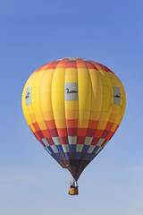 Naklejka premium Balloon soars over California winery and Balloon Festival