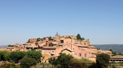 Fototapeta na wymiar Le village de Roussillon dans le Vaucluse,Provence