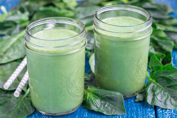 Detox green smoothie with spinach, horizontal