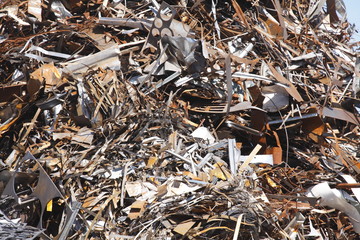 Metallschrott auf einem Schrottplatz