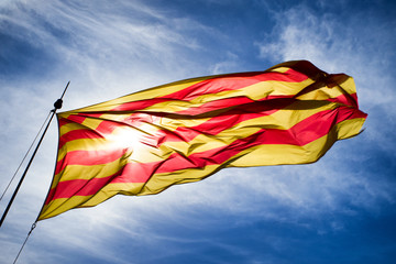 Katalonien-Flagge schwenken © Jaroslav Moravcik