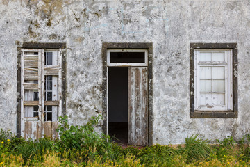 Fototapeta na wymiar The abandoned ruin of a house on the coast of Sao Miguel Island