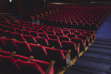 Empty red armchairs of a theater © Restuccia Giancarlo
