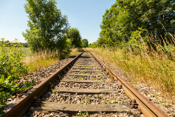 Fototapeta na wymiar Alte Eisenbahnstrecke stillgelegt