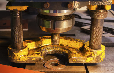 Electrical powerful machine for punching. only by pressure.