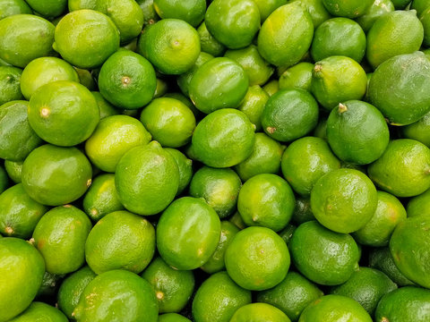 whole limes pile display in produce aisle