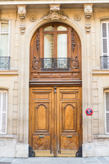 Paris, wooden main entrance, girder with sculptures
