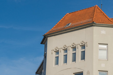 Fassade eines Hauses mit Ornamenten