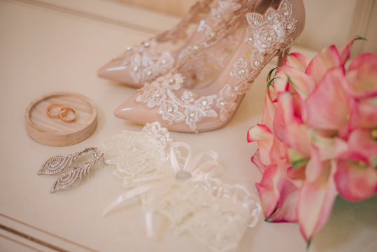 Earrings, shoes and flowers