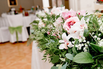 Wedding table decoration newlyweds. Songs on the table of flowers.The pink and white palette, rose, Orchid